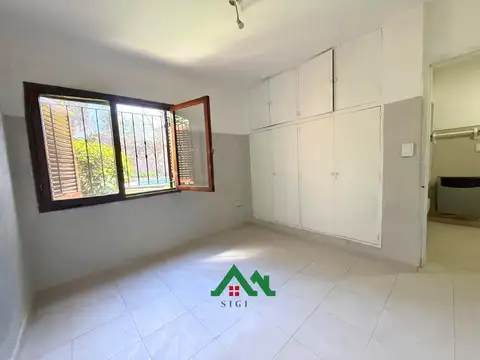 Casa en venta en Urca – 3 Dormitorios, Pileta y Triple Cochera