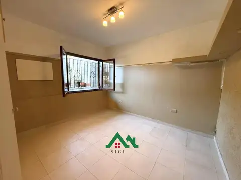 Casa en venta en Urca – 3 Dormitorios, Pileta y Triple Cochera