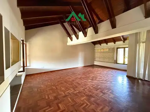 Casa en Venta con 3 cocheras