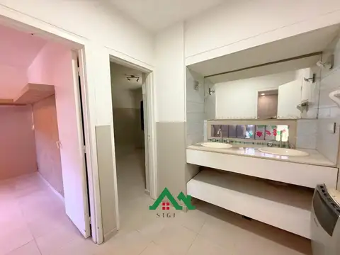 Casa en venta en Urca – 3 Dormitorios, Pileta y Triple Cochera