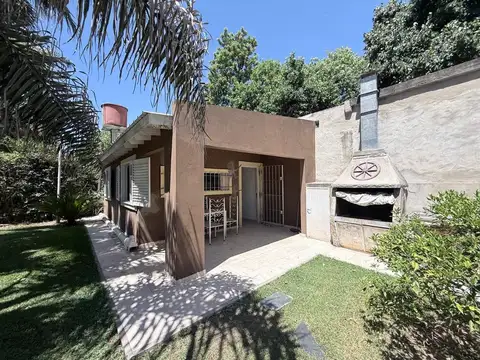 VENTA CASA 2 AMBIENTES SOBRE TERRENO DE 368 M2