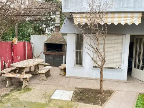 Calle Entre Rios esquina Buenos Aires 100