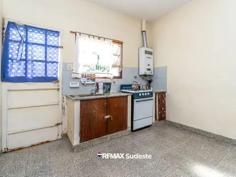 CASA 3 DORMITORIOS EN BARRIO LOS ALMENDROS
