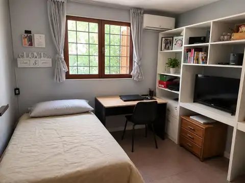 Casa 6 ambientes con 2 baños