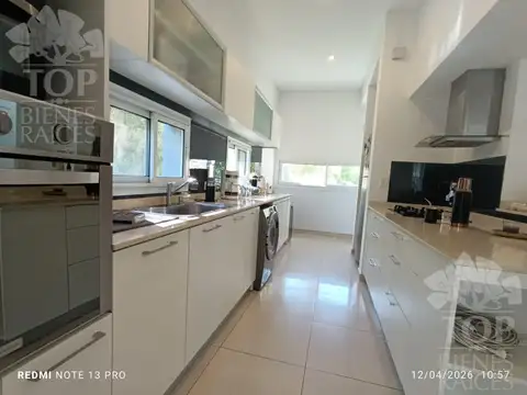 Casa 4 ambientes con 3 baños