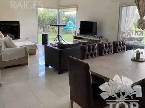 Casa 4 ambientes con 3 baños