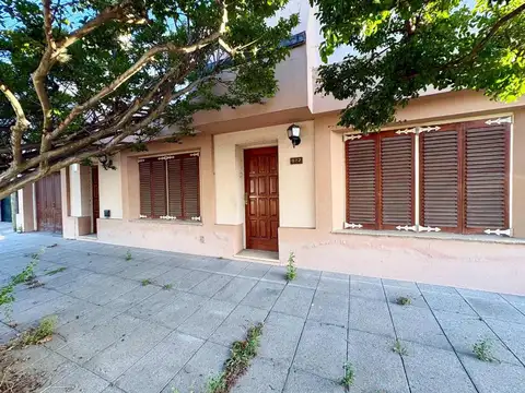 CASA 5 AMB CON QUINCHO PILETA Y GARAGE 25 DE MAYO