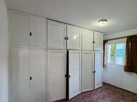 Bº Piedrabuena Esc. 48A Tres ambientes