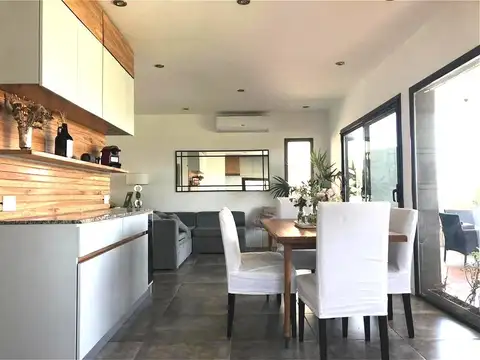 Casa 4 ambientes con 3 baños
