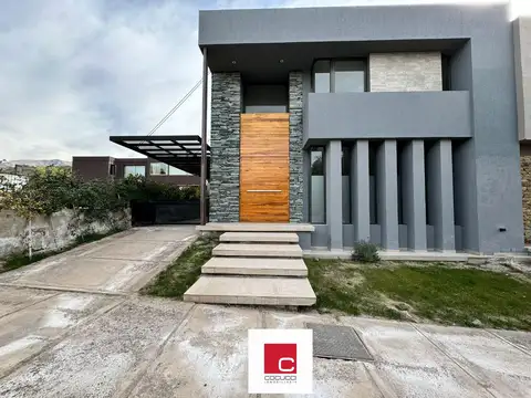 Casa en  VENTA EN EL PRESTIGIOSO BARRIO PRIVADO DALVIAN!! 
