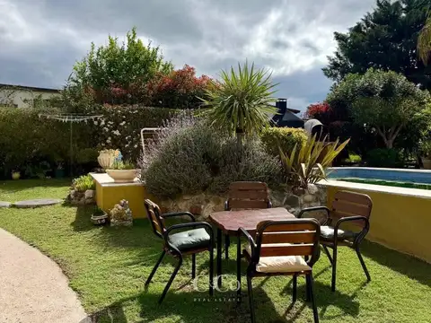 Casa Con Monoambiente Independiente En Venta Barrio Villa Parque San Miguel Tanti