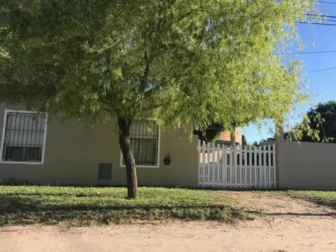 Casa en venta - 2 Dormitorios 2 Baños - 203mts2 - San Clemente Del Tuyú