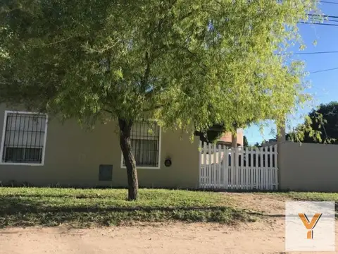 Casa en venta - 2 Dormitorios 2 Baños - 203mts2 - San Clemente Del Tuyú