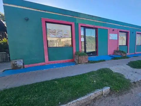 Local en Venta en esquina Pinamar