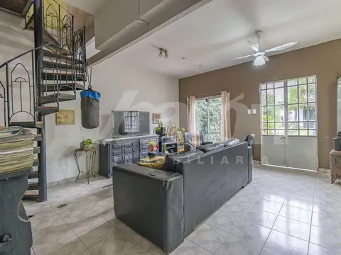 Casa 5 ambientes con 2 baños