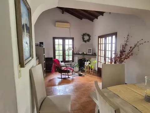 Casa en Venta con 3 cocheras