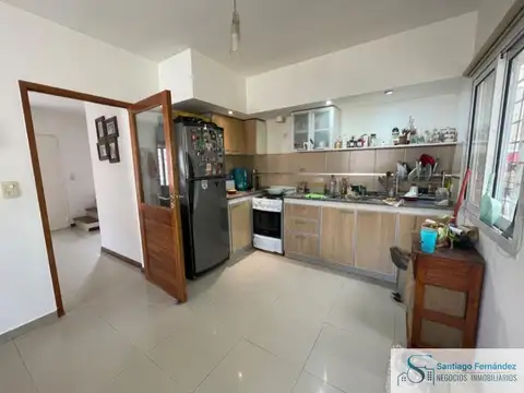 Casa 4 ambientes con 2 baños