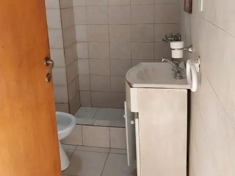 Casa 2 ambientes con 1 baño