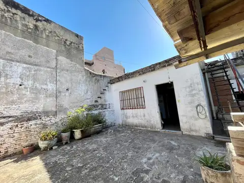 VENTA - CASA DE PASILLO NO PH 3 DORMITORIOS, 2 PLANTAS, PATIO Y TERRAZA - BARRIO PICHINCHA