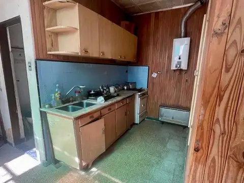 Casa 9 ambientes con 2 baños