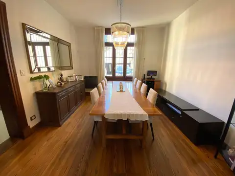 CASA ESTILO INGLES 3 DORMITORIOS EXCELENTE ESTADO