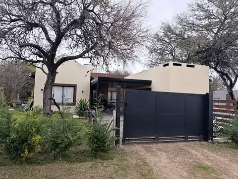 Casa en venta en solares del valle, merlo