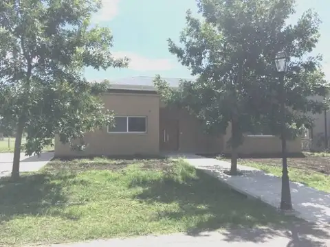 Casa en venta en el barrio LOS JAZMINES , Pilar del Este