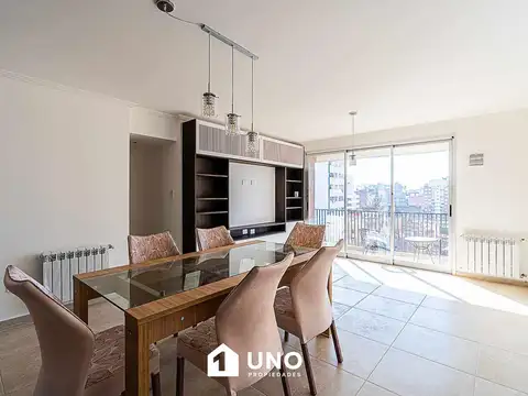 3 de Febrero y Mitre - Dpto de 3 Dormitorios Externo. Con cochera.