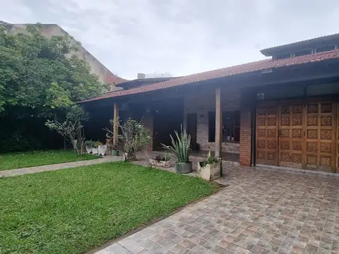 Casa en Venta con 2 cocheras