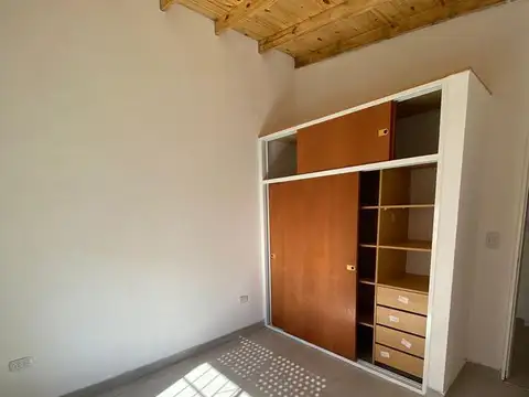 Depto Tipo Casa en Alquiler con 1 cocheras
