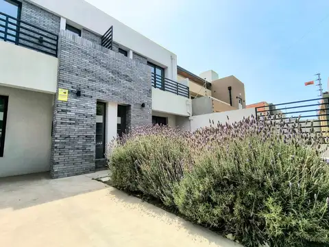 Hermoso PH , a estrenar. Barrio san Jeronimo.