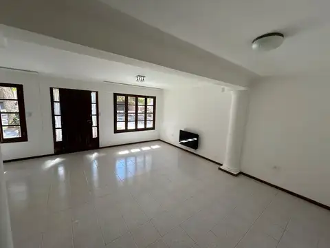 Casa 5 ambientes con 3 baños