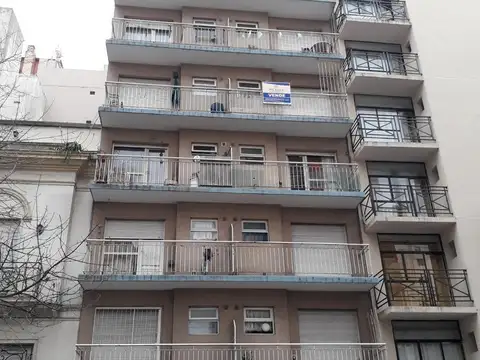 Alsina e/ Almirante Brown y Falucho