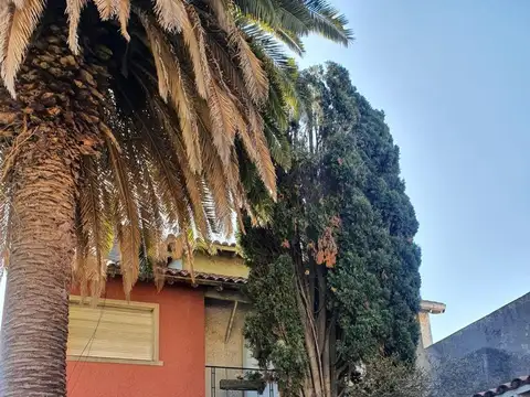 Casa 8 ambientes con 3 baños