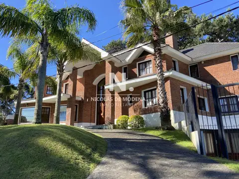 Punta del Este, gran residencia en mansa, 6 dormitorios y piscina climatizada.