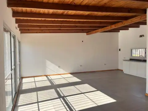 Casa 4 ambientes con 1 baño