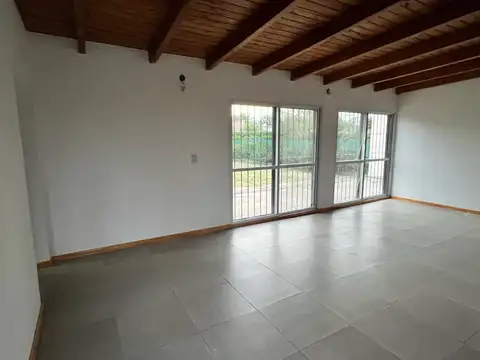 Casa 4 ambientes con 2 baños
