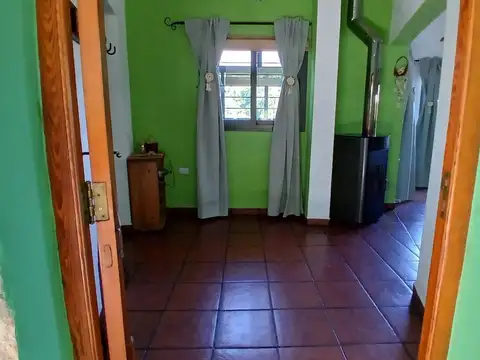 Casa 6 ambientes con 2 baños