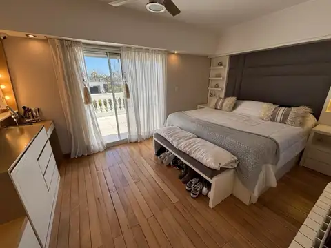 Casa en Alquiler con 2 cocheras
