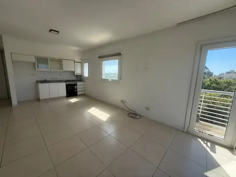 Monoambiente amplio con balcón - Excelente vista - 