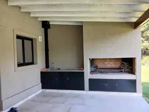 CASA EN VENTA EN B° PRIVADO SOLAR DE CAPILLA, EX. DE LA CRUZ