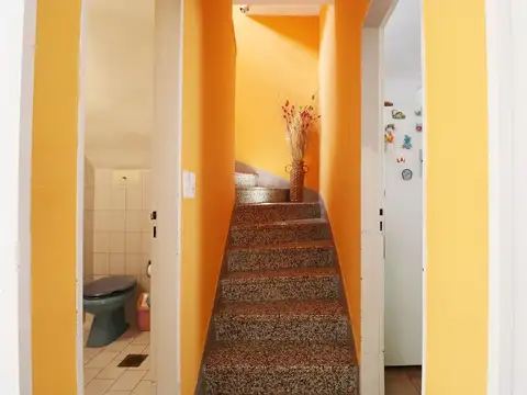 CASA 4 AMB MUY LUMINOSA C/TERRAZA, PATIO Y COCHERA