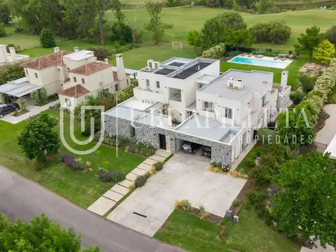 Casa 10 ambientes con 8 baños