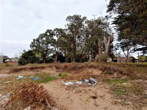 Terreno cercano al mar