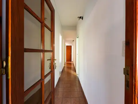VENTA CASA 5 AMBIENTES EN MALVINAS ARGENTINAS.