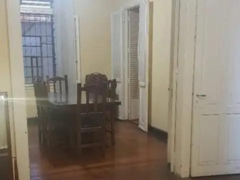 CASA EN VENTA ROSARIO BARRIO SARMIENTO EXCELENTE ESTADO, 3 DORMITORIOS, 2 BAÑOS, COCHERA, ESP. VERDE