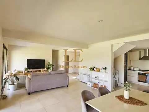 Casa en Venta con 5 cocheras