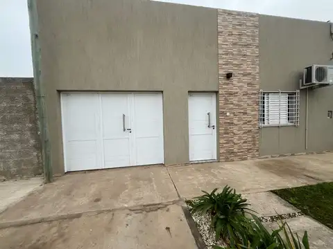EXCELENTE CASA/2 DORM./COCHERA/PATIO/QUINCHO