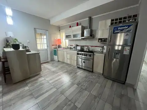 Casa 5 ambientes con 1 baño