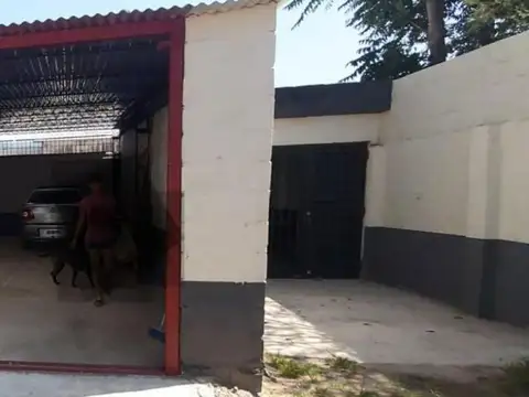 Casa en Venta con 4 cocheras